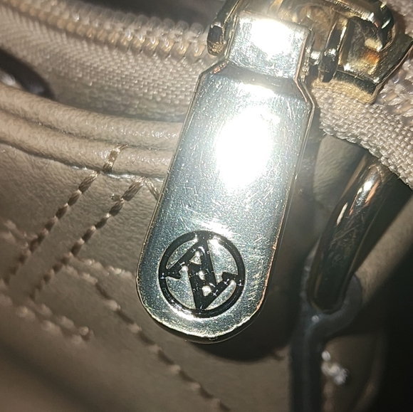 Adrienne Vittadini Taupe Vegan Leather Quilted Crossbody Tote Bag 14"X9"X5.5" - Picture 9 of 10